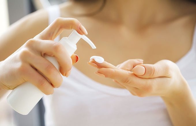 Quel vieux cosmétique peut affecter votre peau: une analyse approfondie