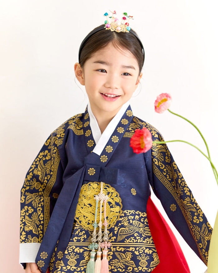 Kiztt Seyoungdang Young Queen's Hanbok - Image 4