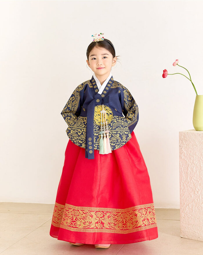 Kiztt Seyoungdang Young Queen's Hanbok - Image 3