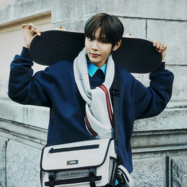 National Geographic N255ACR530 Daze Messenger Bag