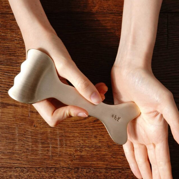 K-Heritage Bangjja Yugi Tulip Gua Sha with Quilted Korean Jacket (Jeogori)