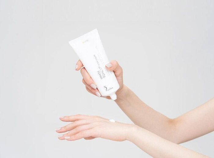 9wishes White Tone-Up Body Serum SPF 21 150ml - EmpressKorea