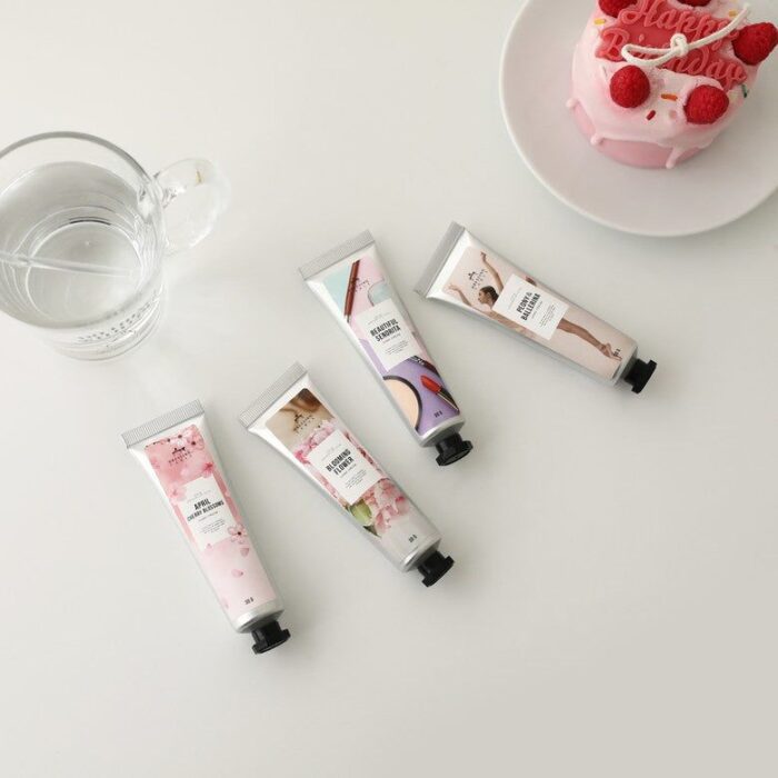 DRESSING TABLE Luxury Perfume Hand Cream 30g - EmpressKorea