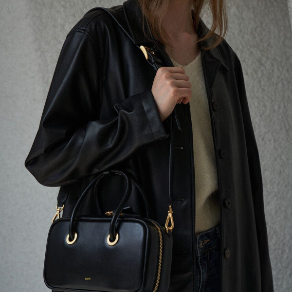 HERVE SQUARE TOTE BAG Black - EmpressKorea