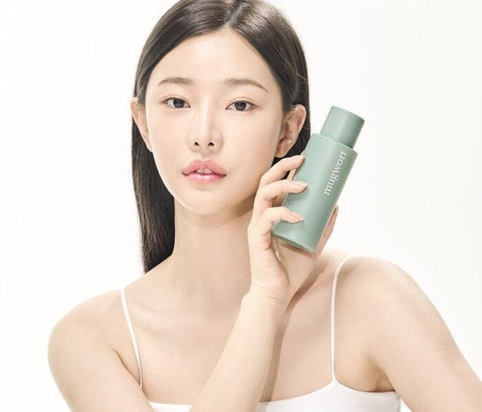 KUNDAL Mugwort Soothing Balancing Toner 200ml - EmpressKorea