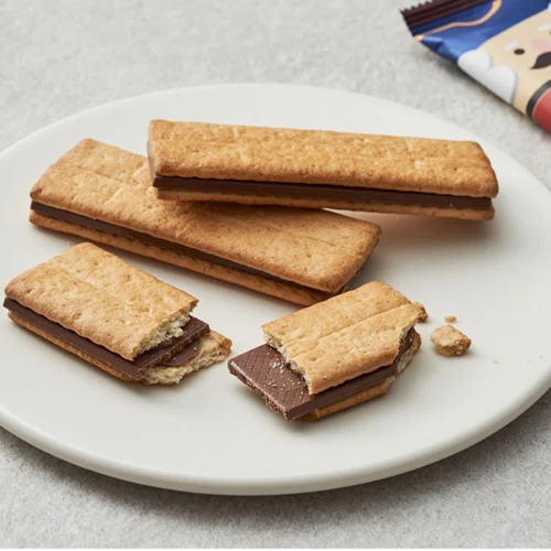 Orion Bee Chovy whole chocolate biscuit, 125g, 4 pieces - EmpressKorea