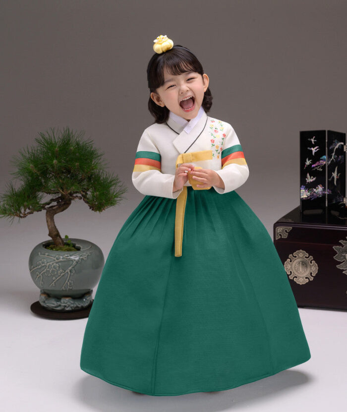 THEYE HANBOK Green Minah Girl's Hanbok QT396