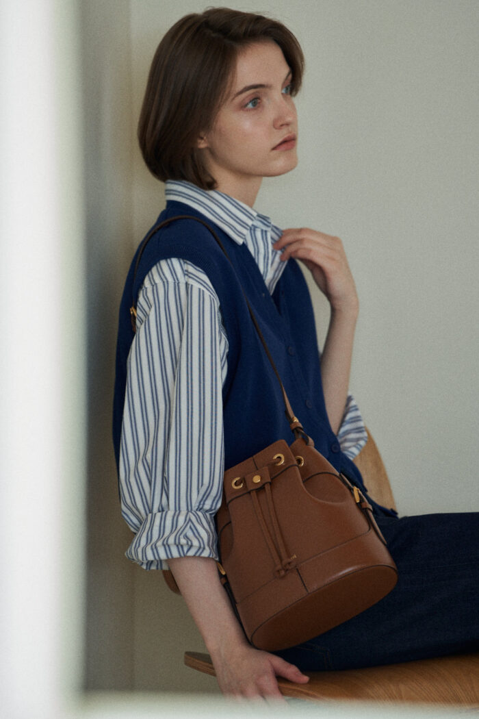 HERVE CLASSIC BUCKET BAG Tan - Image 3