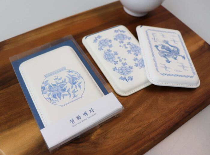 K-Heritage Blue and White Porcelain Card Wallet - Image 3