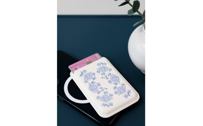 K-Heritage Blue and White Porcelain Card Wallet - Image 6