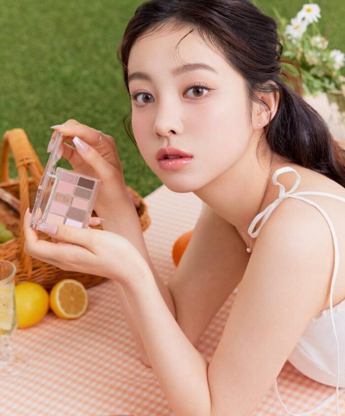 mude Shawl Moment Eyeshadow Palette 7g