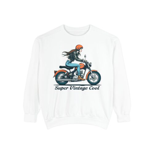 "meta_description": "Luxurious vintage sweatshirt with relaxed fit & sustainable dyes, perfect for trendy 2025 fashion.",