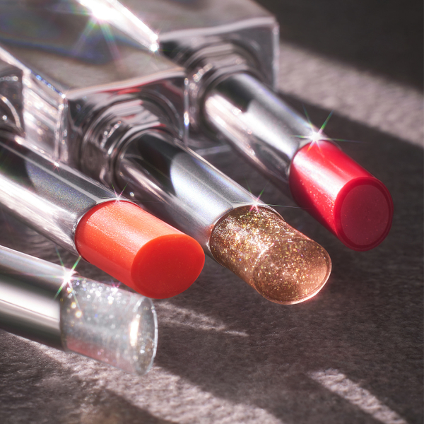 "meta_description": "Glint by VDIVOV Glow Lip Balm offers a radiant watercolor tint with moisturizing benefits for luminous lips.",