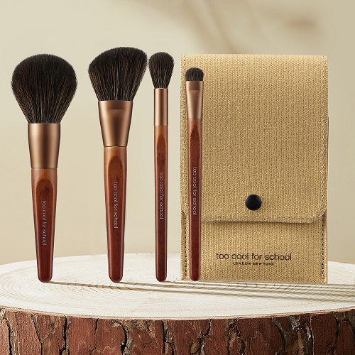 "meta_description": "Compact vegan brushes for flawless application on-the-go.",