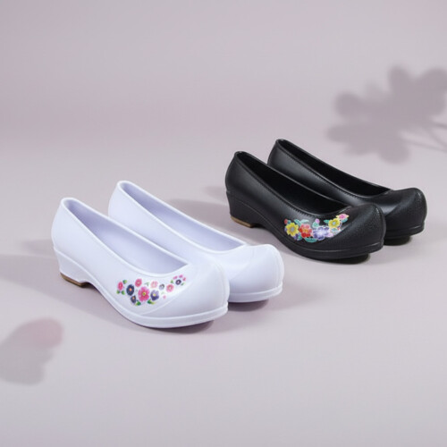 Traditional Korean Rubber Shoes (Hanbok Gomusin)