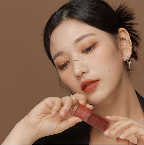 Black Rouge Double Layer Over Velvet Signature 4.1g