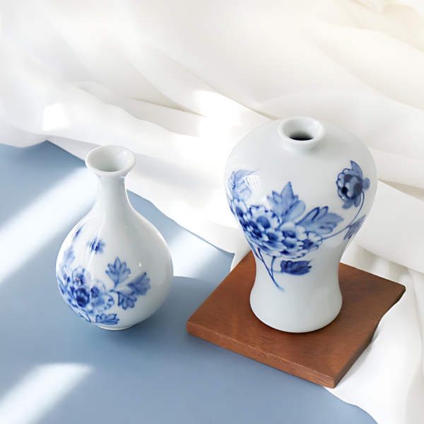 Songwol White Porcelain Jubyeong Mini Vase chrysanthemum Traditional Korean Bottle