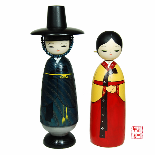 Dooreart Korean Traditional Wooden Couple Dolls Detail